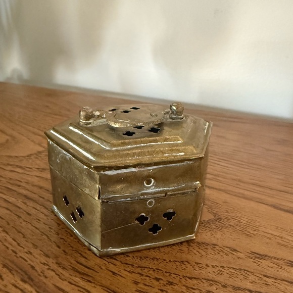VTG Brass Octagon Cricket Box Handle & Hinged Lid For Trinket Incense Potpourri - Picture 3 of 9